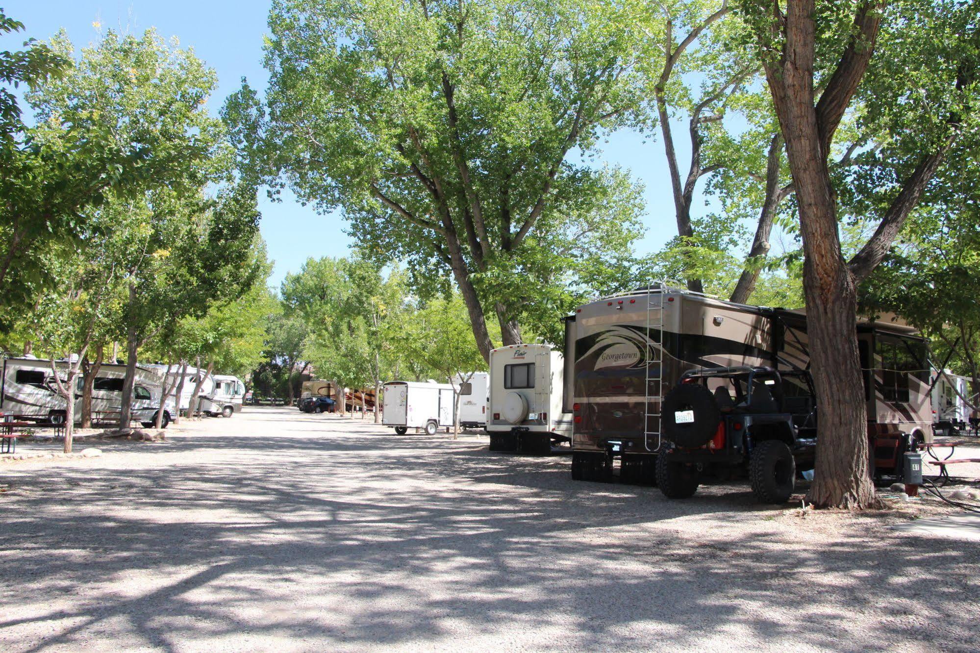 Sun Outdoors Moab Downtown Hotel Екстериор снимка